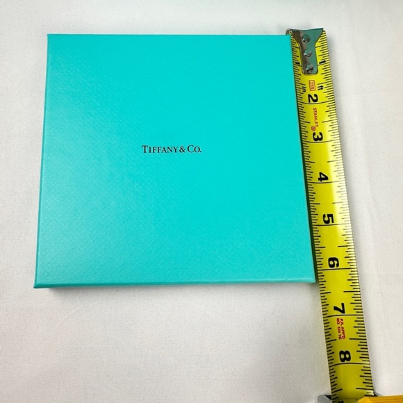 Iconic Tiffany & Co. Cardboard Gift Box - Picture 8 of 11